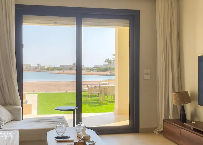 Ollystays Shedwan Lagoon & Pool View 2br! Near Abutig Marina